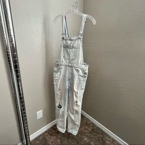 BAGGY DISTRESSED OVERALLS